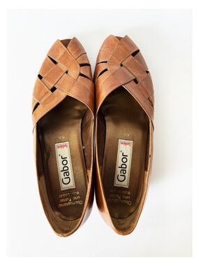 Vintage Gabor woven leather peep toe kitten heels